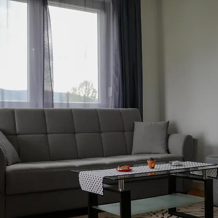 Apartment Good Day- Stan Na Dan Sa Garazom Lukavica